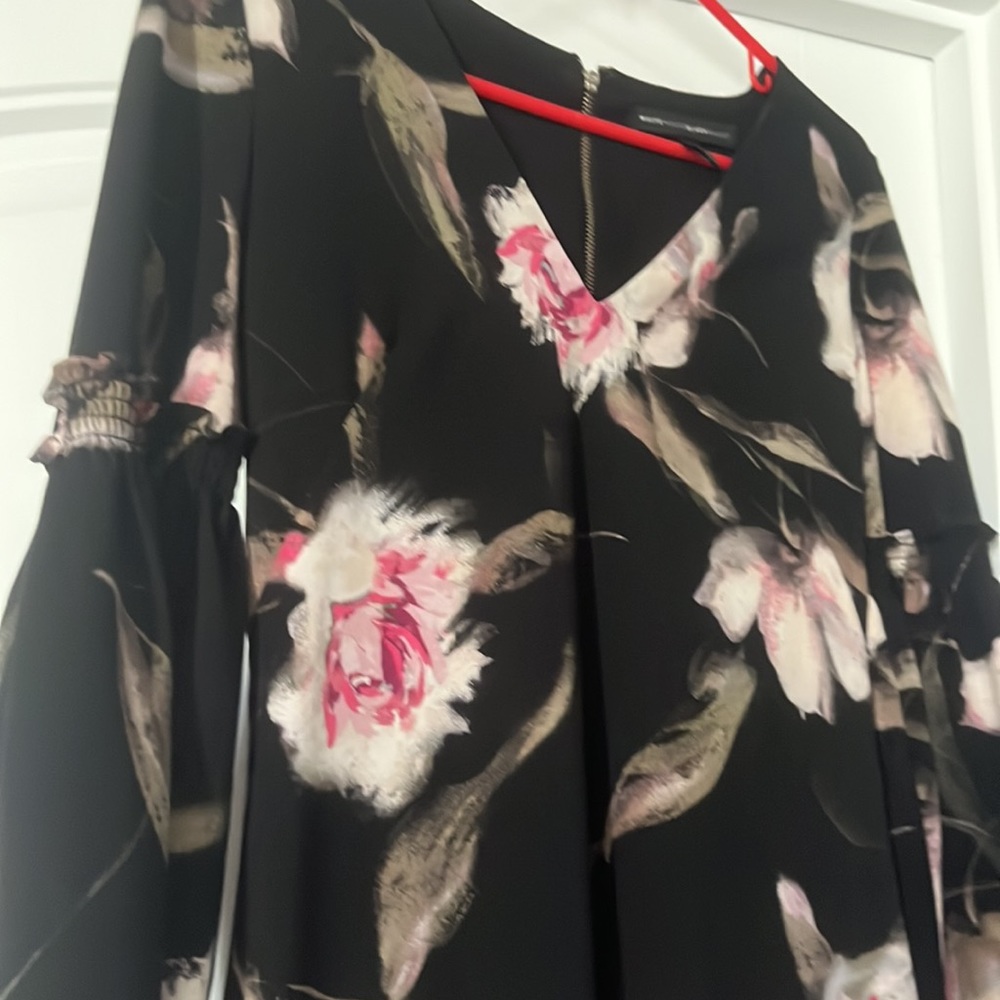 WHBM DRESS NEW WITHOUT TAG- no rip, smoke or stains. Smoke free 100% - Picture 6 of 6